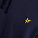Lyle and Scott Pullover Hoodie Navy Detailansicht Logo