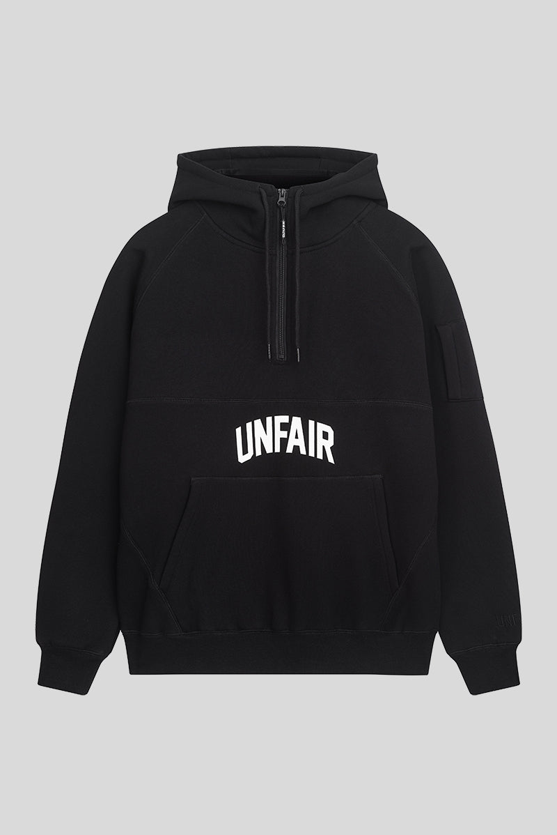 Ein schwarzer Unfair Ninja Zipper  von vorne