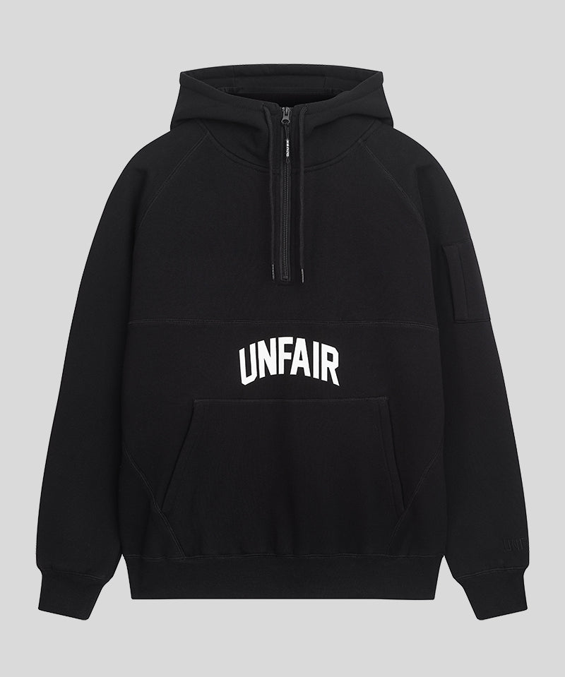 Ein schwarzer Unfair Ninja Zipper  von vorne